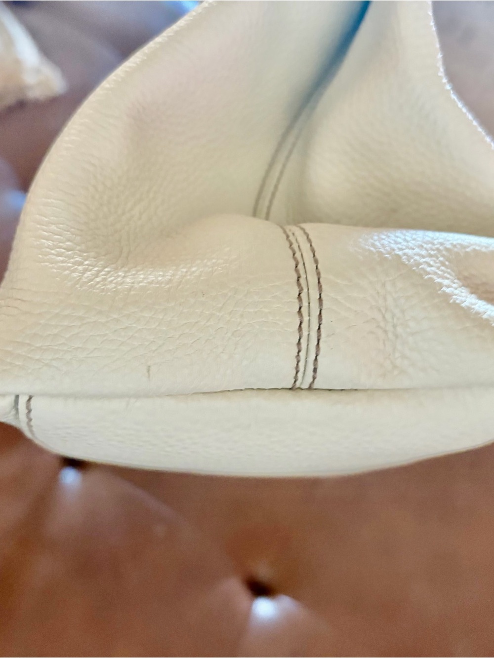 Gucci Cream Leather Shoulder Bag with Gold Chain Straps - Picture 9 of 10
